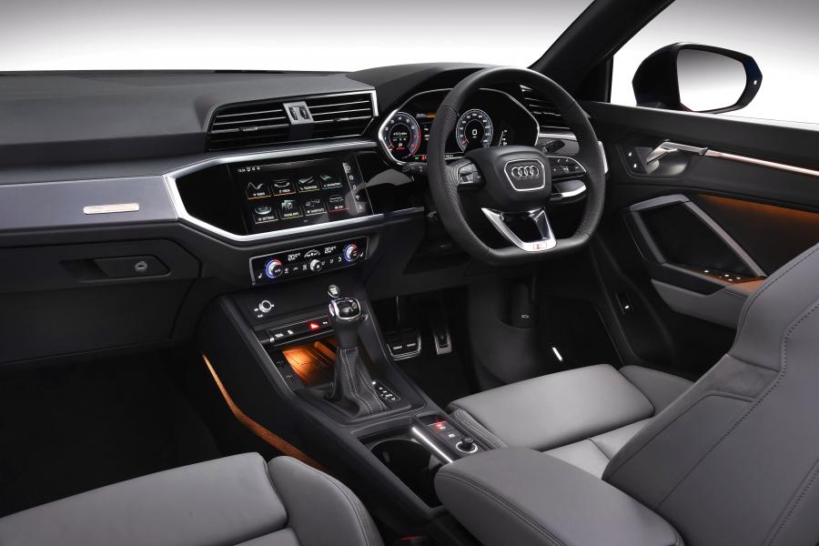 Торпедо Audi Q3 35 TFSI S-Line 2019 года  (ZA) (фото 7 из 18)